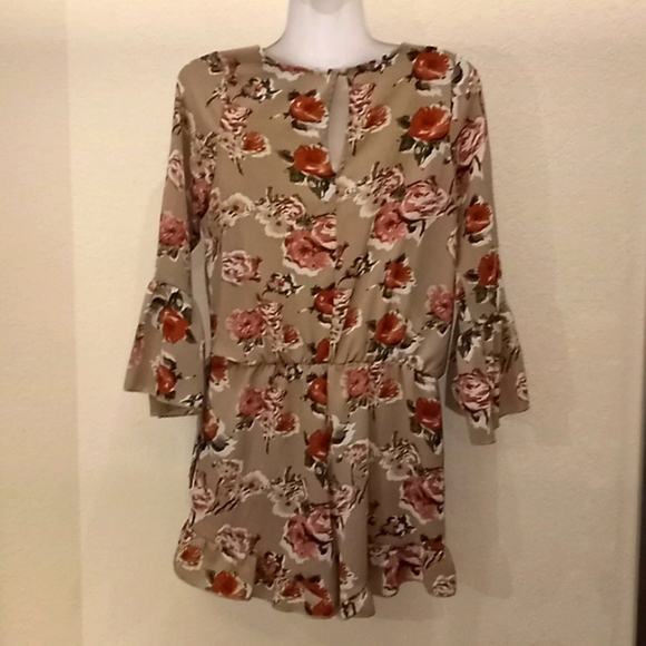 See You Monday Floral Trumpet Sleeved Romper - Picture 5 of 13